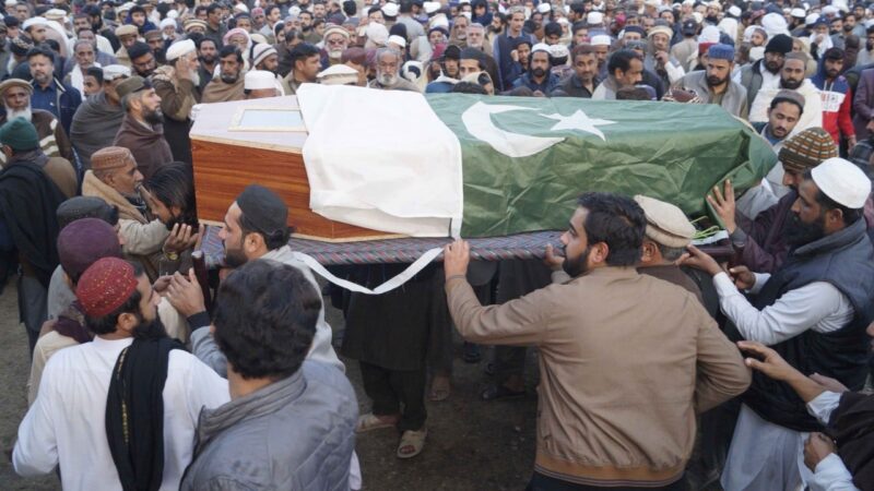 Pakistan militant raid kills at least four soldiers