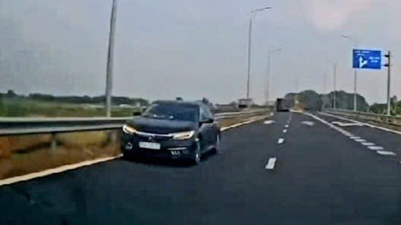 Man loses license for driving in wrong direction on expressway