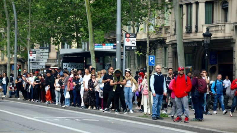 Massive blackout causes chaos across Spain and Portugal, halting trains, clogging traffic