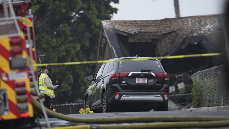 Small plane crashes into US neighbourhood, sets homes and vehicles on fire