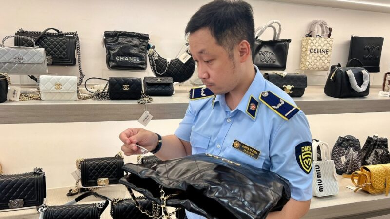 Thousands of fake Chanel, Dior, Gucci items flood Da Nang tourist hotspots