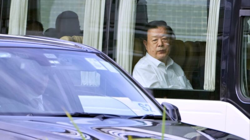 Why is top Beijing official Xia Baolong in Hong Kong for a 5-day visit?