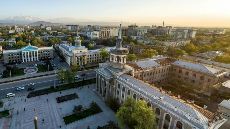 Which Asian university churns out the most wealthy alumni?