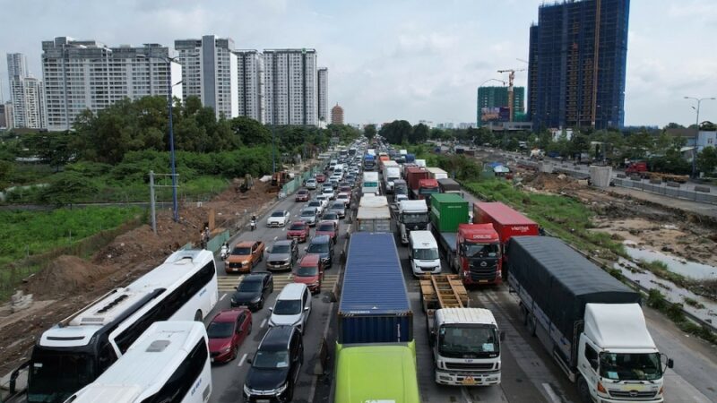 3 km jam clogs HCMC gateway as holiday exodus begins