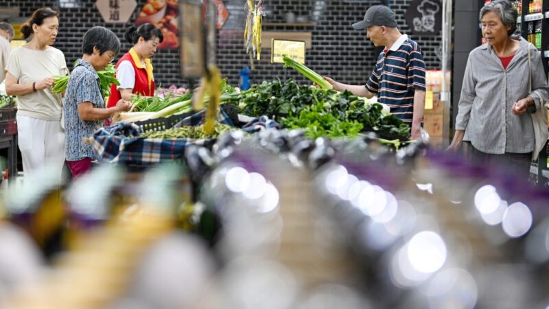 China’s consumer prices flat in July, while producer deflation persists