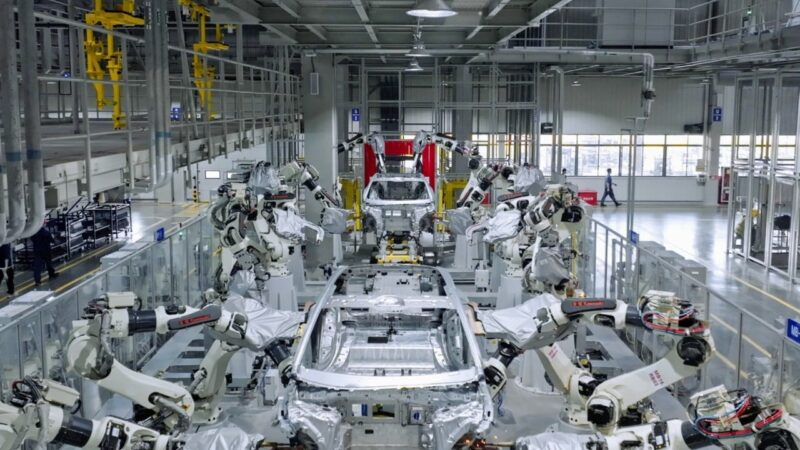 Chinese EV makers report sales dip in July amid narrower discounts