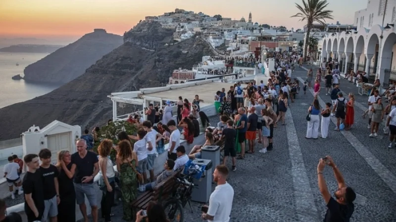 2 Vietnamese tourists die in Greece as wildfires disrupt ferry travel
