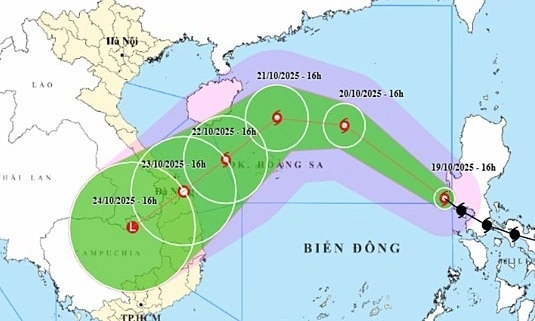 Storm Fengshen enters East Sea with 88 kph winds, central Vietnam braces for heavy rainfall