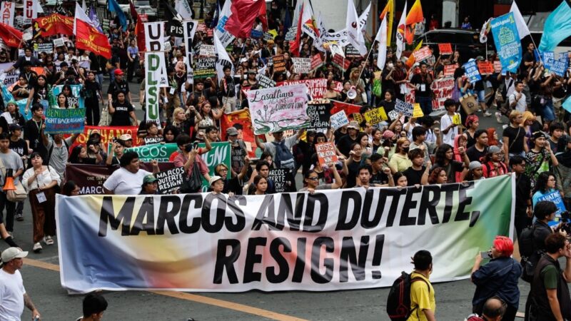 What happens if the Philippine president and vice-president both resign