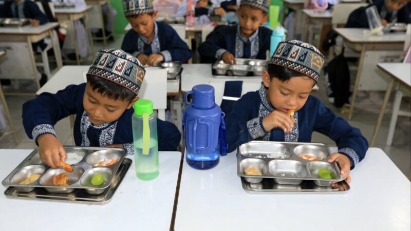 Fake labels on food trays plague Indonesia’s free meals scheme