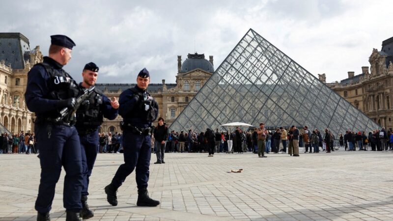 4 more arrested in Paris over US2 million Louvre theft