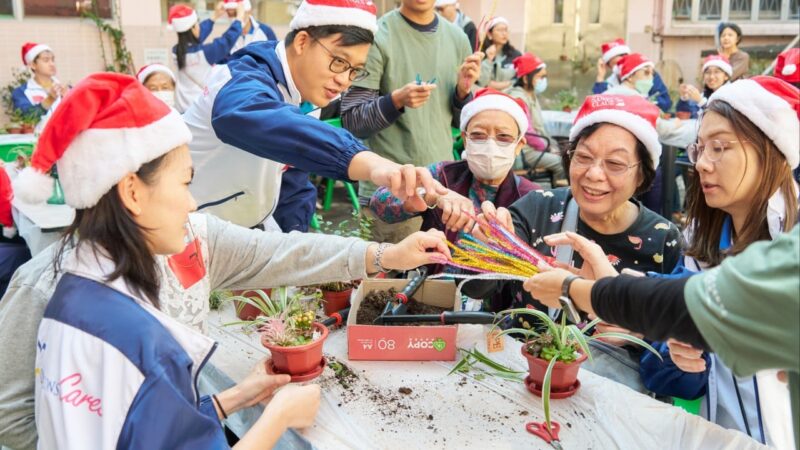 From playgrounds to boardrooms, Hong Kong comes together for Operation Santa Claus