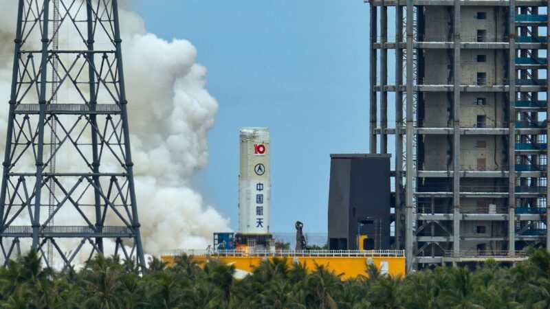 China counts down to Long March-10 test flights in race back to the moon