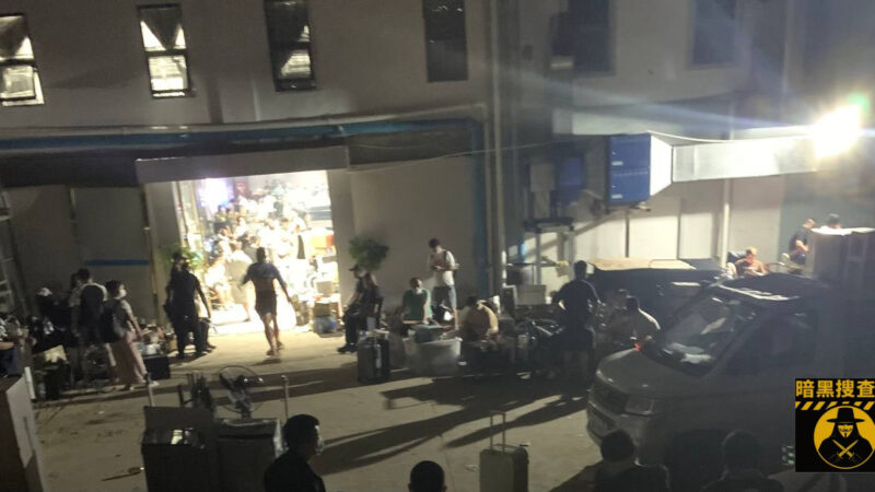 #西港皇冠三期：园区门口都被这些搬家的车给堵住了

PS