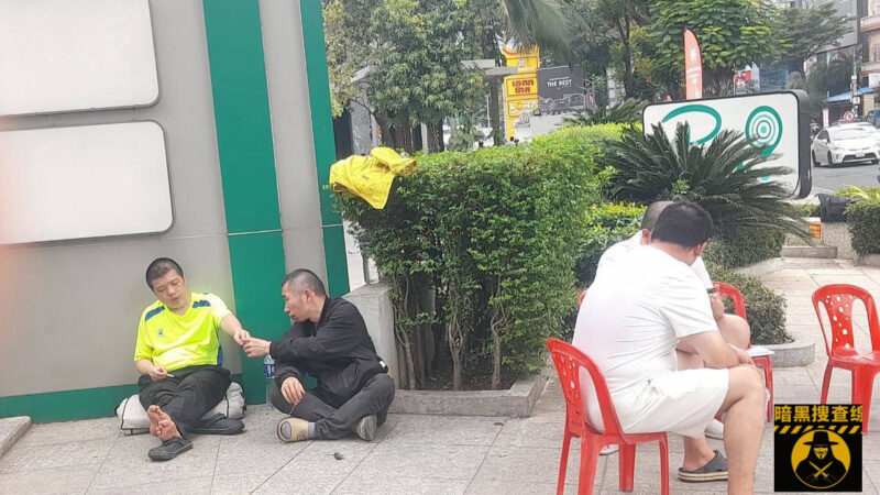 #网友投稿 #金边大使馆

金边中国大使馆前的景象，大批