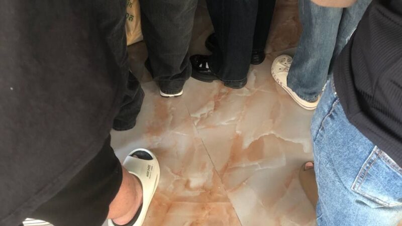 #网友反馈：南海 外面有警察 里面的人出不去了

全部聚