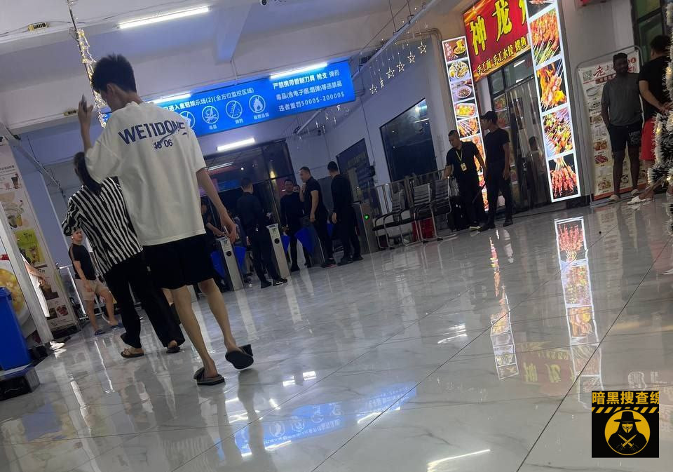 #突发事件：刚刚皇冠二刚才冲园区了。

20几个狗推跑了