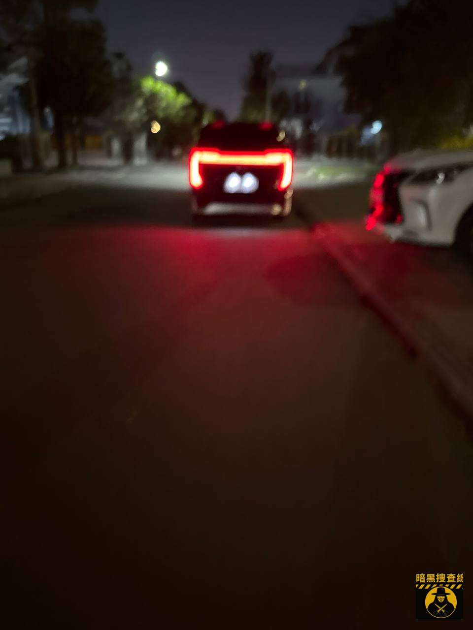 #网友投稿
据说西港的龙凤轩园区背后有强大的保护伞，物业洪