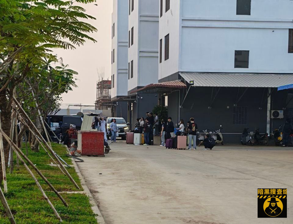 #网友反馈:柬埔寨磅湛黄金城–72号公路的黄金城园区,早上 #网友反馈:柬埔寨磅湛黄金城–72号公路的黄金城园区,早上