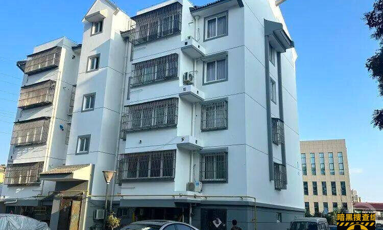 江苏诈骗团伙冒充官员虚构政府项目骗承包商垫资上亿改造52个小