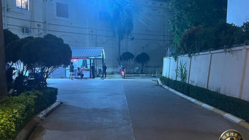 #网友投稿：🇰🇭木牌/泰坦园区进出大门口的铁门，现在已经拆除