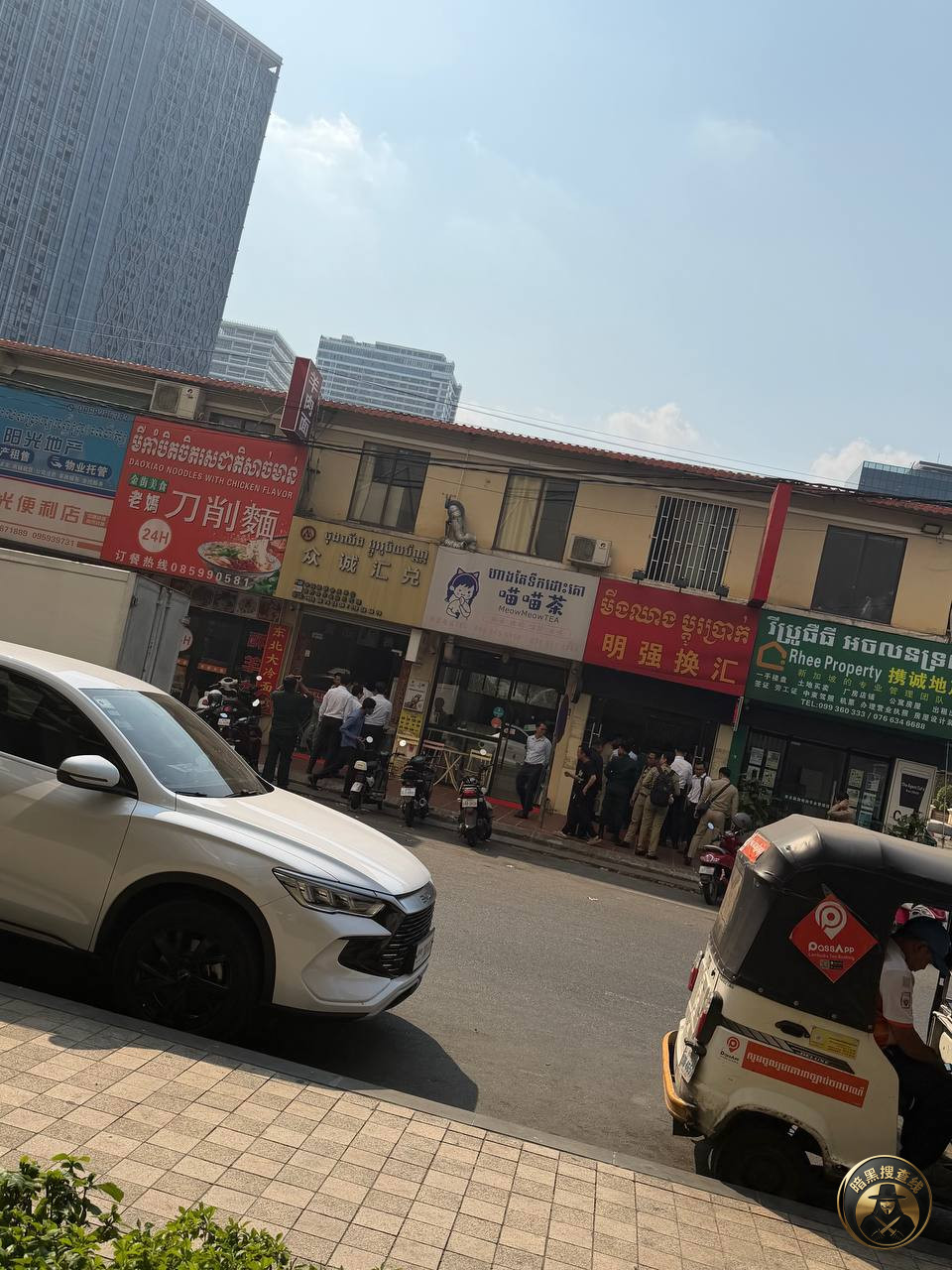 #突发 #金街
金街换汇店现在都是警察 #突发 #金街
金街换汇店现在都是警察