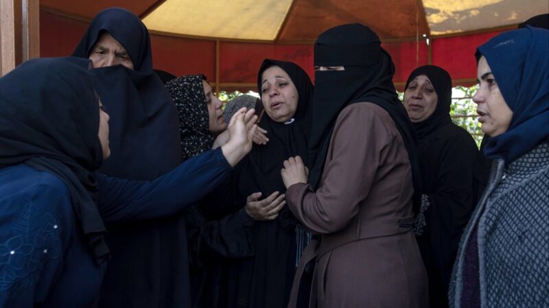 Israeli air strikes kill 11 in Gaza, say Palestinian officials