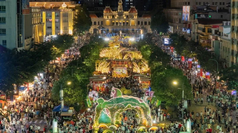 Tens of thousands pack Ho Chi Minh City’s Nguyen Hue flower street for Tet