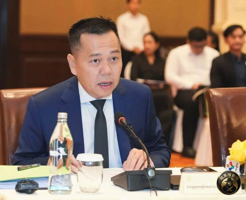 柬埔寨财经部国务秘书潘柏拉近日在主持“经济管理与2026年国