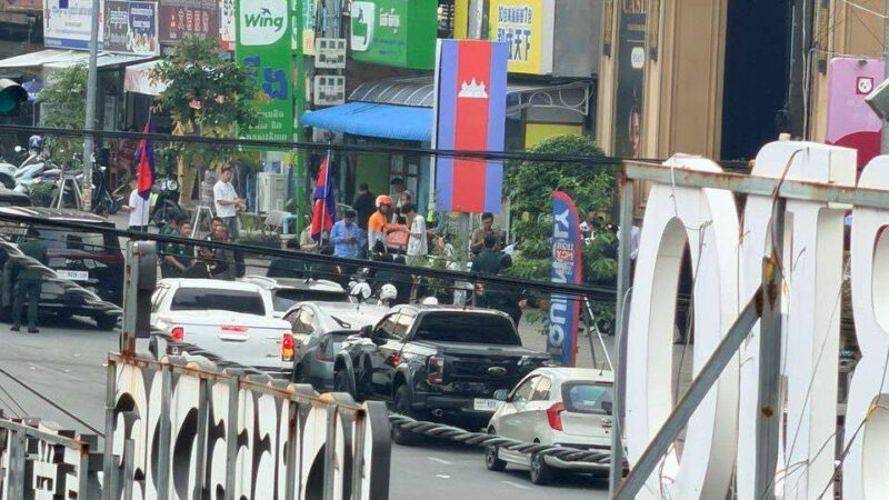 #网友爆料：刚刚西港长城赌场被围，应该是检查护照吧，几十个宪