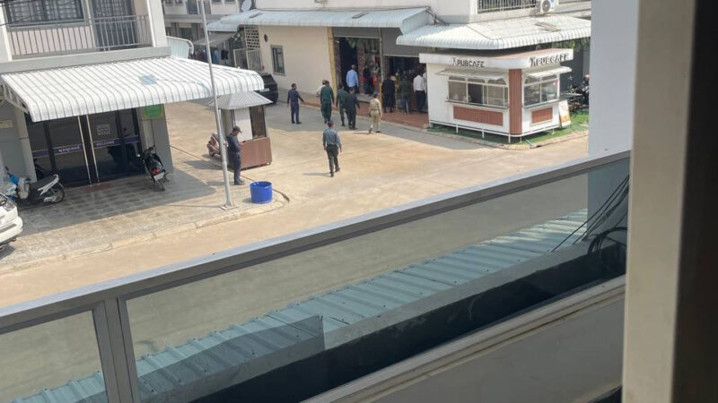 #网友反馈：🇰🇭金边排屋开始查护照了

这些警察一顿给我