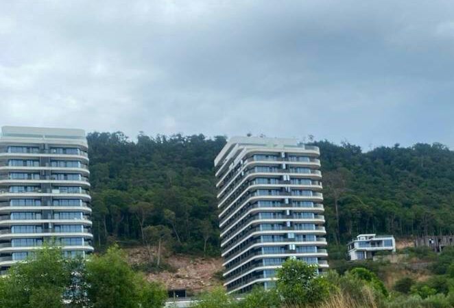 #网友反馈：金银湾度假村来检查了，楼下来了很多宪兵，我们看到