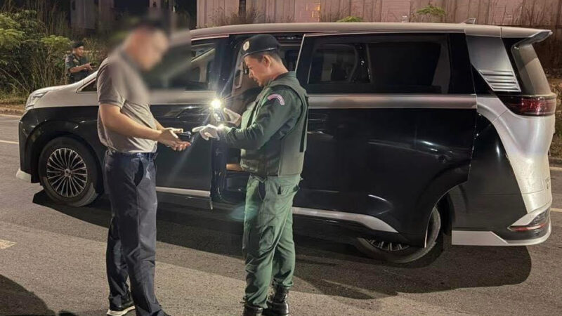 西港深夜大清查！警方多警种联动，全城彻查违禁武器与犯罪