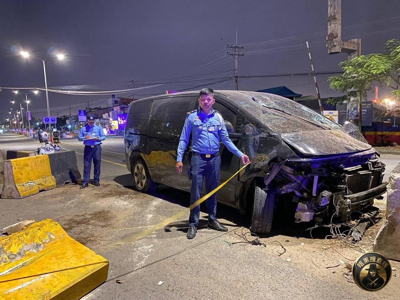西港:疯狂肇事逃逸!汽车连撞民宅、行人与耕牛,最终撞向隔离带 西港:疯狂肇事逃逸!汽车连撞民宅、行人与耕牛,最终撞向隔离带