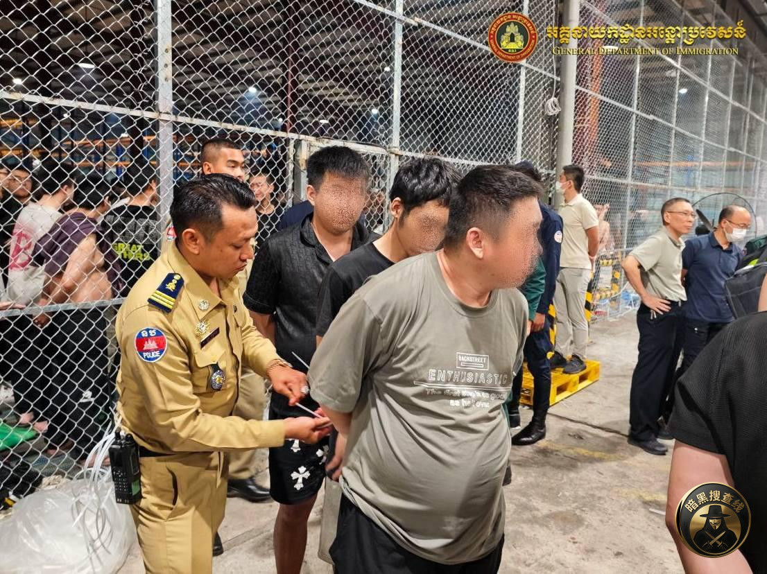 110名涉嫌网络诈骗的中国人被驱逐出境
昨天晚上,柬埔 110名涉嫌网络诈骗的中国人被驱逐出境
昨天晚上,柬埔