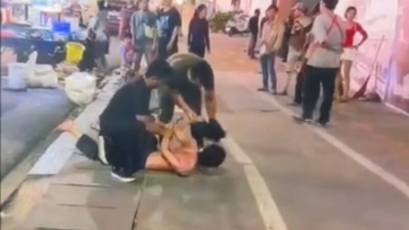 #突发事件 #网友投稿    两名男子在西哈努克市第四分区独