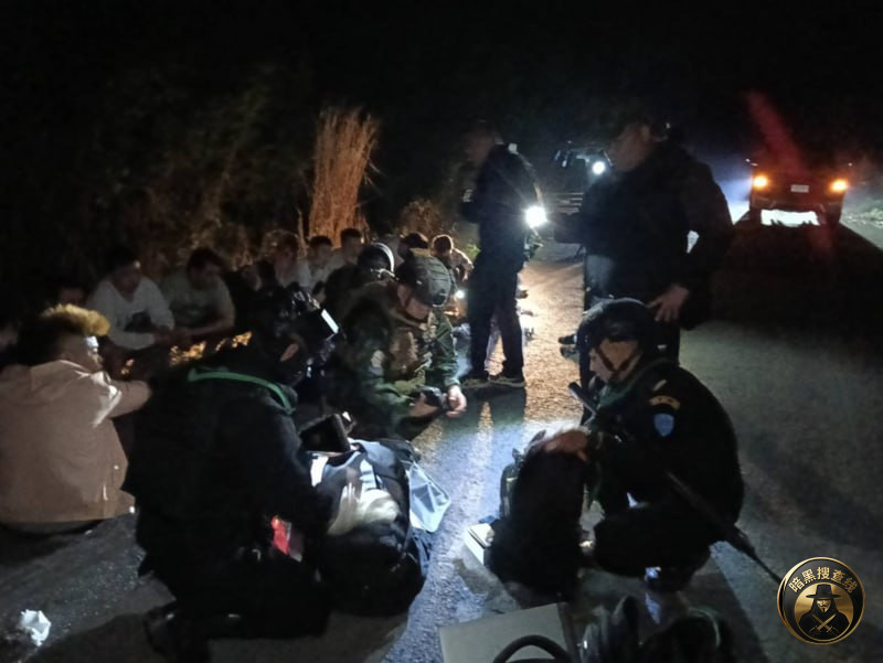 泰国军方在波贝边境抓捕16名中国籍涉诈人员
2月13日 泰国军方在波贝边境抓捕16名中国籍涉诈人员
2月13日