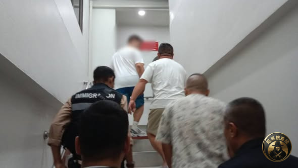 #泰国新闻 芭提雅移民警察深夜突袭 查获4名中国籍男子涉嫌非