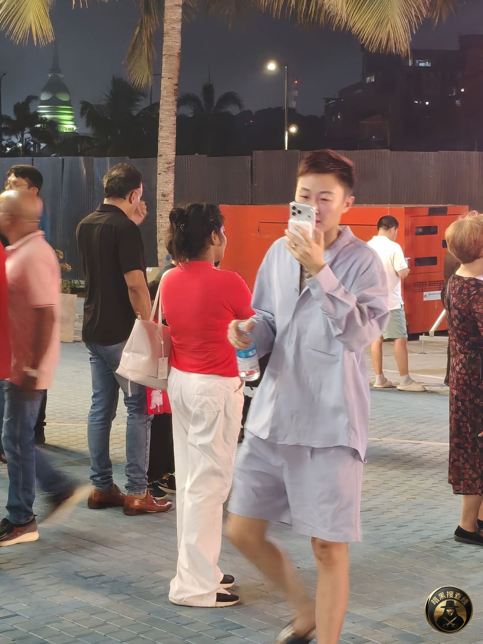 #网友投稿 #斯里兰卡

斯里兰卡偶遇网红马扁子，小六仔