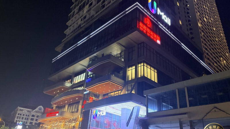#突发 #金边 #太子寰宇

金边太子寰宇被围，楼下警车