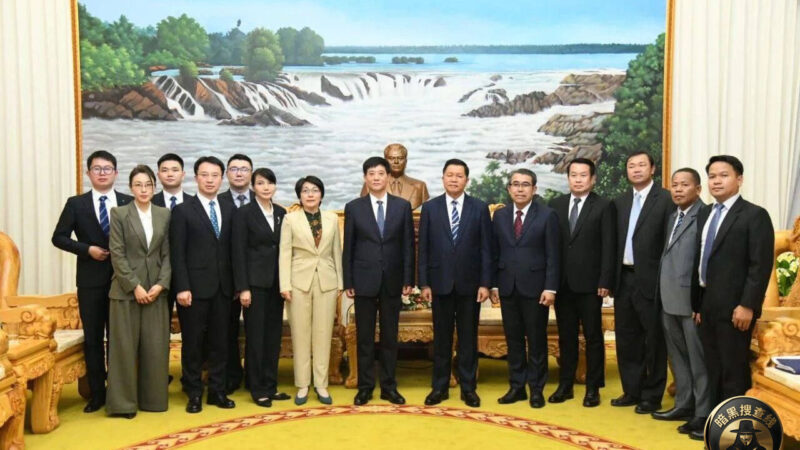 #中国公安部部长助理刘忠义与老挝公安部新任部长万通会晤 并正