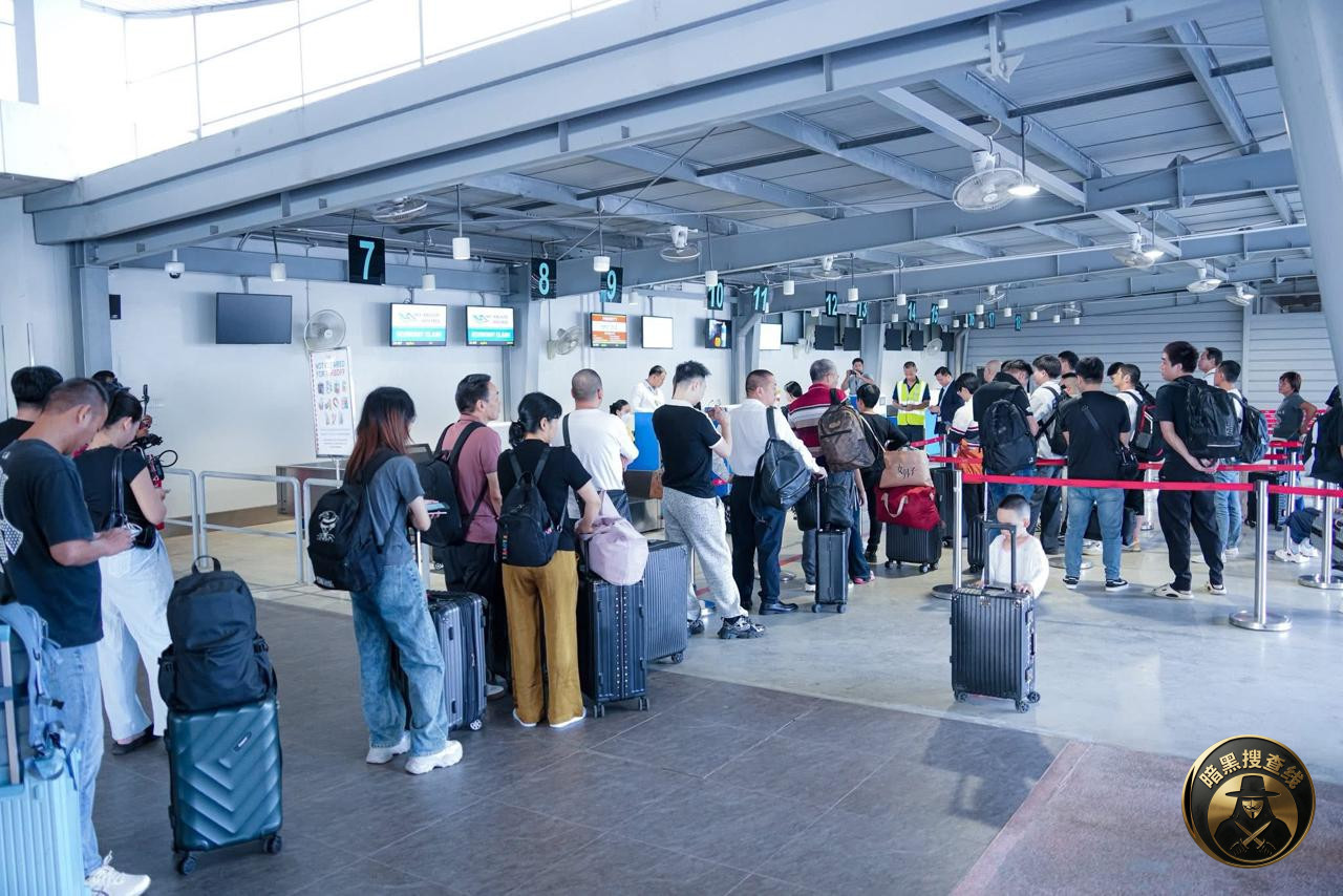 西港-厦门直飞航线正式复航
昨天下午,西港省长蒙西那亲 西港-厦门直飞航线正式复航
昨天下午,西港省长蒙西那亲
