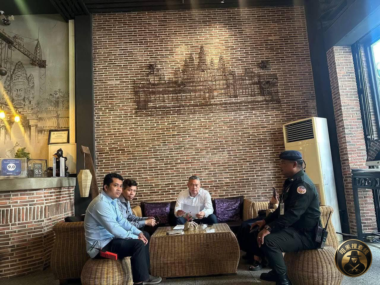 今天上午金边隆边区领导检查三家酒店
三个地点均未发现与 今天上午金边隆边区领导检查三家酒店
三个地点均未发现与