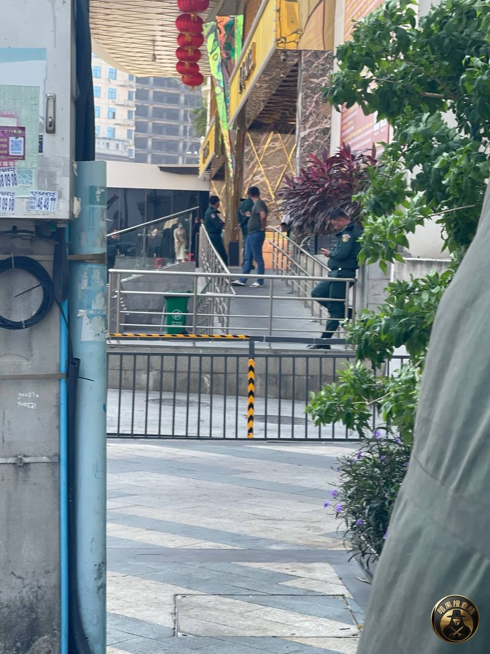 #网友投稿 #突发事件

西港金狮赌场
楼下又一堆宪兵