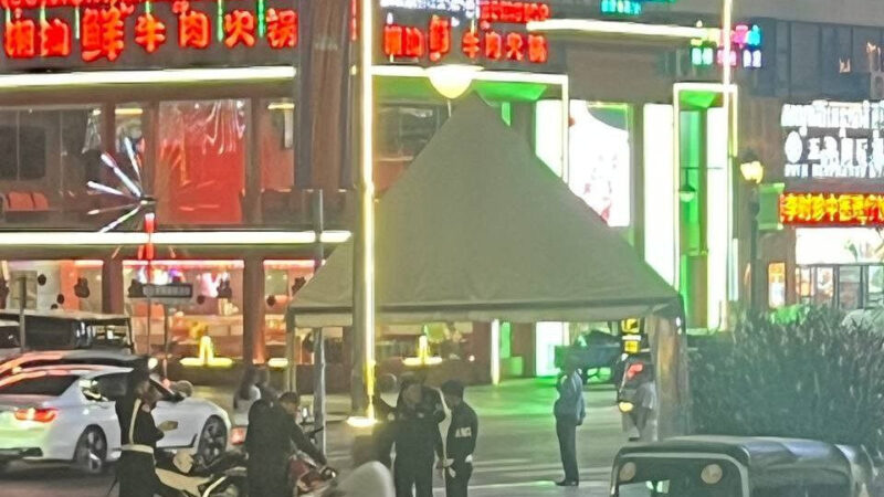 #网友反馈：🇰🇭西港双师转盘这里有警察值守，兄弟们出行注意安