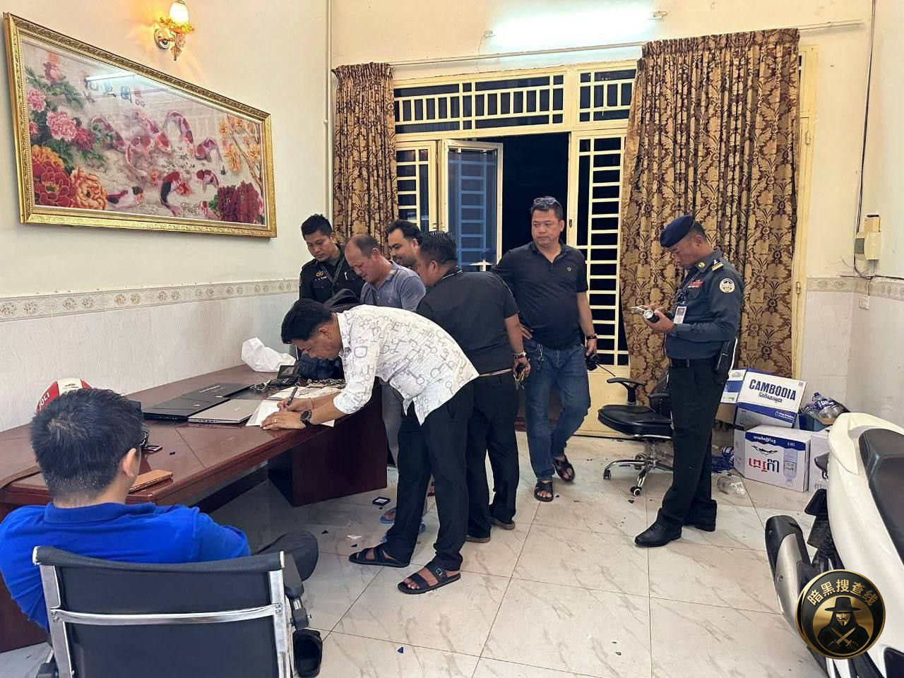 #网友反馈：

今天凌晨金边警察突击某公寓，抓捕了数名外