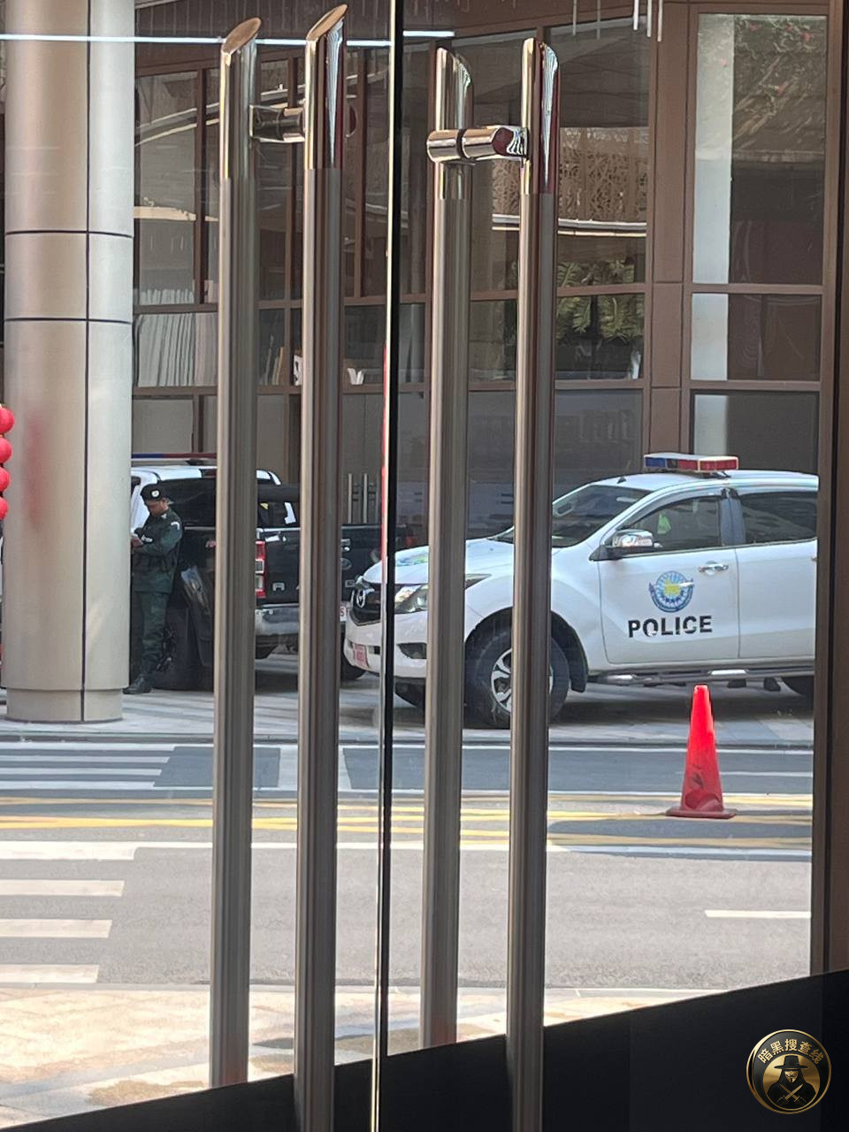 #网友反馈 #金边 #隆边区

执法人员正在包围 金边隆