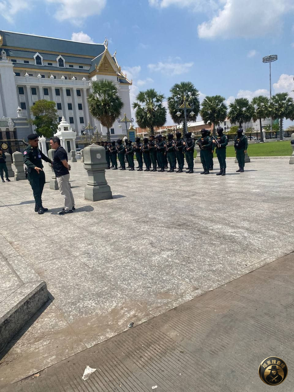 #网友提醒 #金边
警察即将对维曼金边别墅区展开突查! #网友提醒 #金边
警察即将对维曼金边别墅区展开突查!
