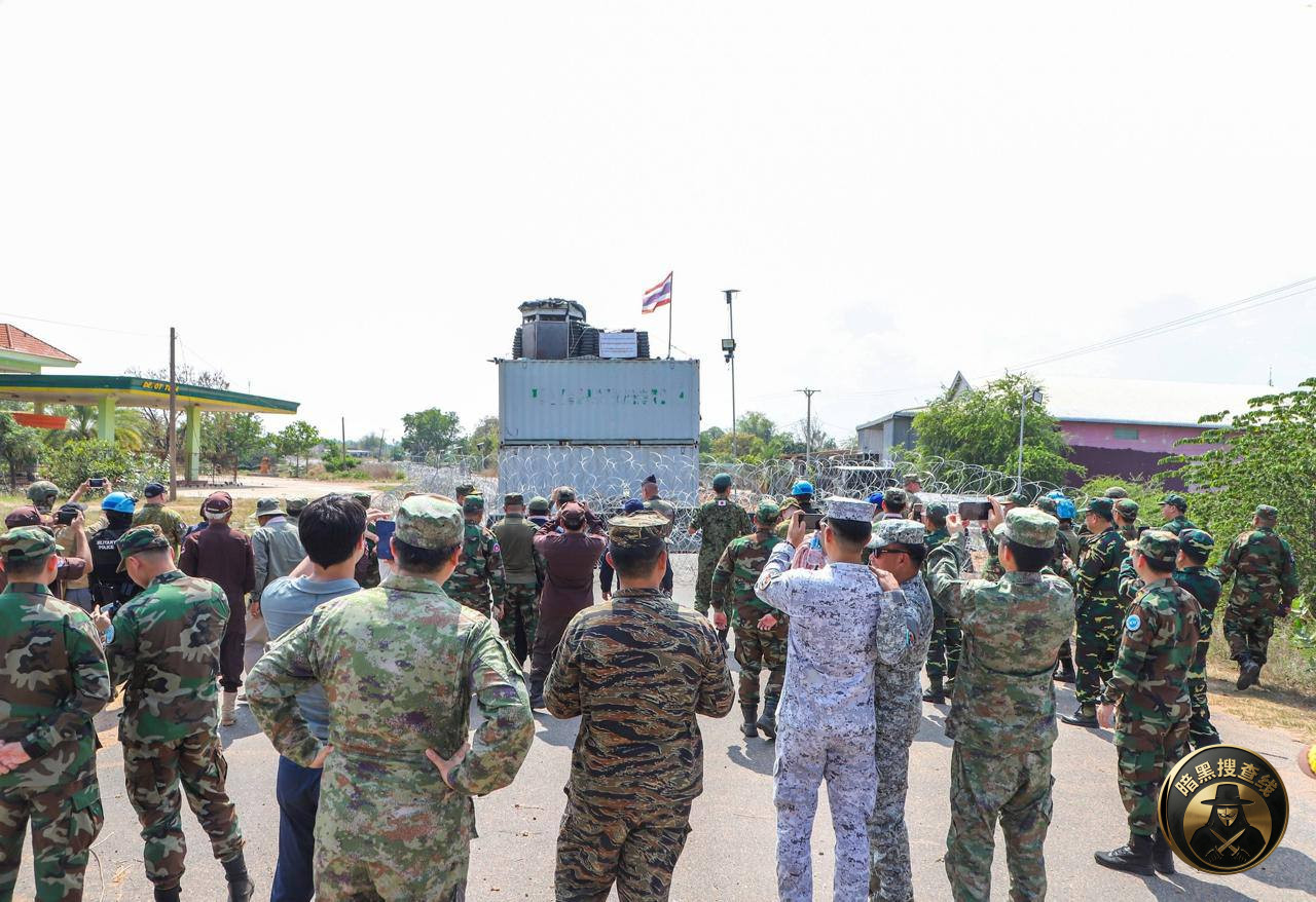 驻柬武官团实地视察卜迭棉芷边境:评估泰军袭击影响及停火现状 驻柬武官团实地视察卜迭棉芷边境:评估泰军袭击影响及停火现状