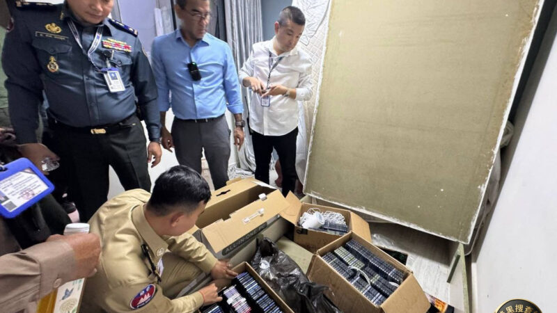 金边警方突查非法网络服务点 多人被带走调查

据柬埔寨执